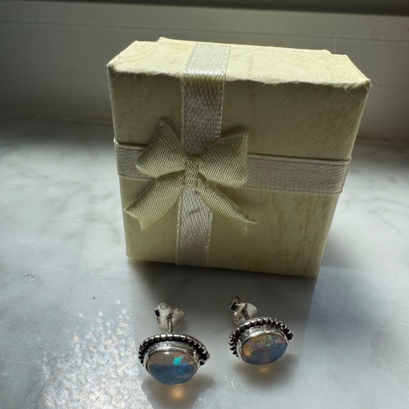 ETHIOPIAN FIRE OPAL SILVER STUDD EARRINGS - Picture 5 of 8